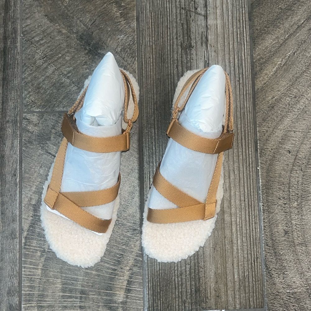 Nwt Everlane faux fur lined brown sandals